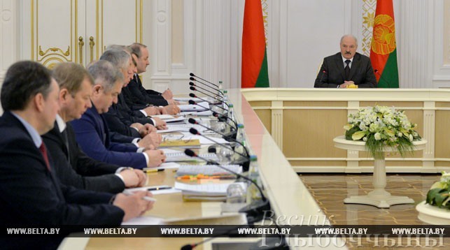 "Заставить работать тех, кто должен и может" - Александр Лукашенко ответил на все вопросы по декрету №3 