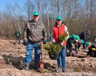 Фотофакт: руководство Глубокского района присоединилось к акции «Неделя леса»